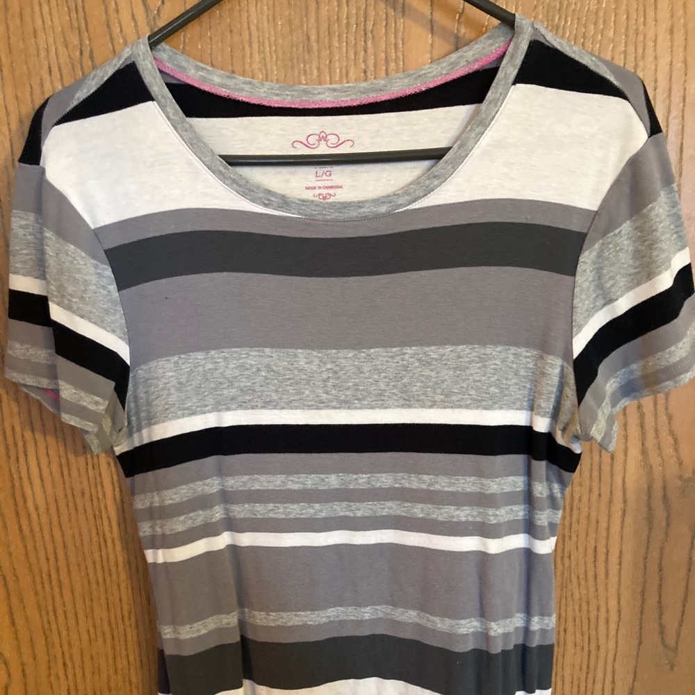 Old Navy T Shirt